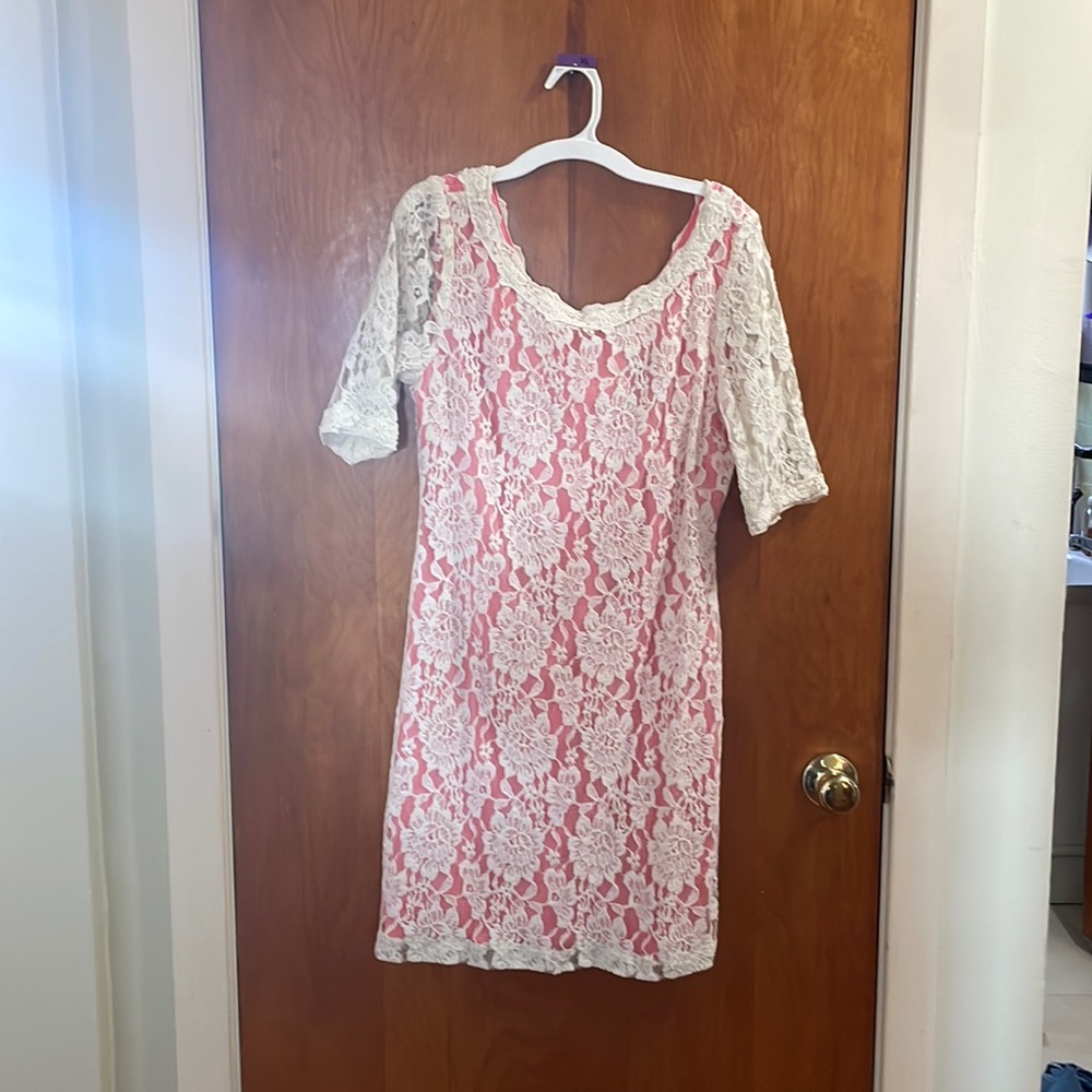 B. Smart lace dress